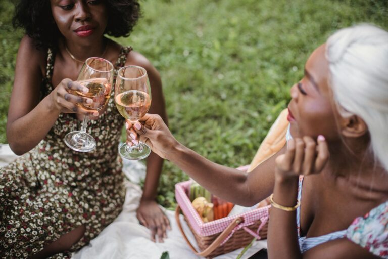 Wein genießen. - Bild: Foto von Ketut Subiyanto